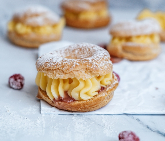 paris brest s vanilkovým krémem bam a malinami
