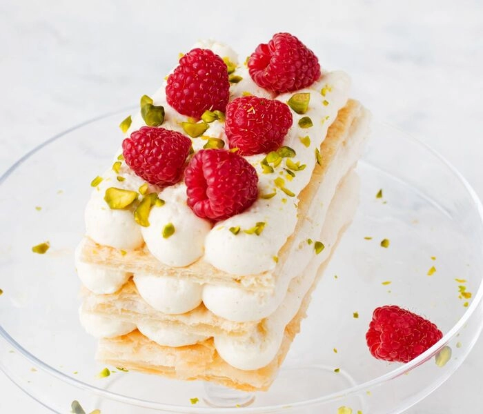 mille feuille s malinami a slaným karamelem