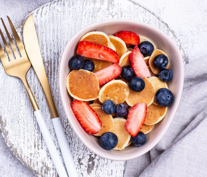 mini americké palacinky s novou lískoořískovou pomazánkou bam s kakaem a bez přidaného cukru