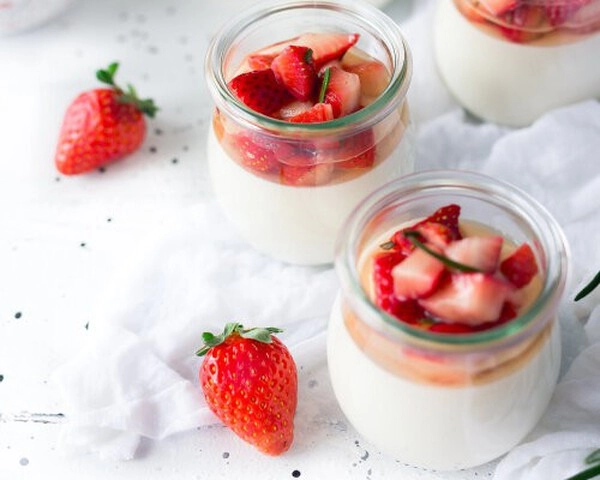 recept na panna cottu ve sklenici